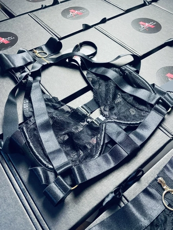 Komplet bielizny damskiej z pasem do pończoch Avior