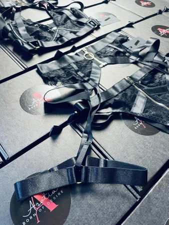 Komplet bielizny damskiej z pasem do pończoch Avior