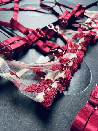 Komplet bielizny damskiej z pasem do pończoch Atria