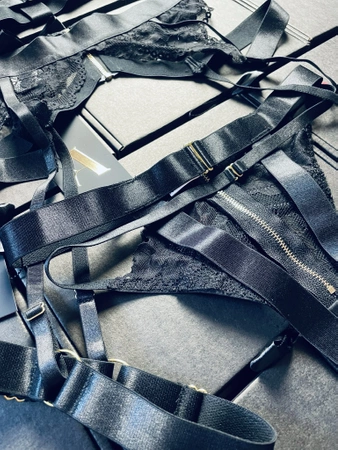 Komplet bielizny damskiej z pasem do pończoch Avior