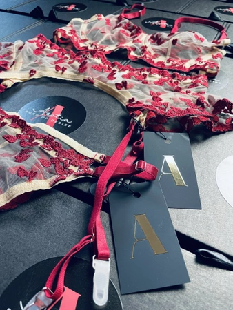 Komplet bielizny damskiej z pasem do pończoch Alsephina