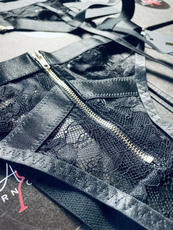 Komplet bielizny damskiej z pasem do pończoch Avior