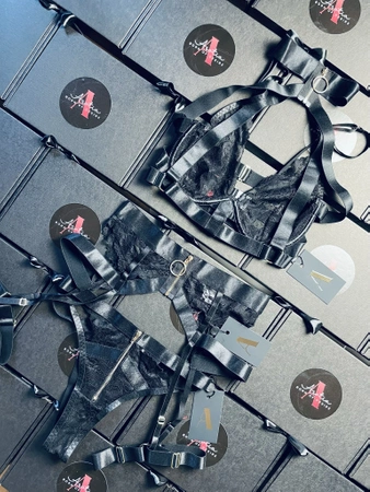 Komplet bielizny damskiej z pasem do pończoch Avior