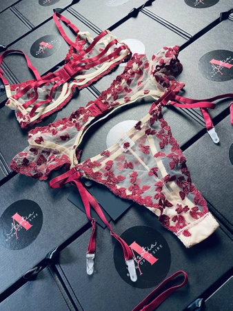 Komplet bielizny damskiej z pasem do pończoch Alsephina