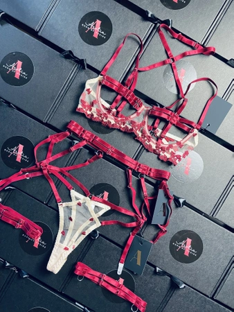 Komplet bielizny damskiej z pasem do pończoch Atria