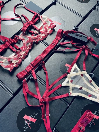 Komplet bielizny damskiej z pasem do pończoch Atria