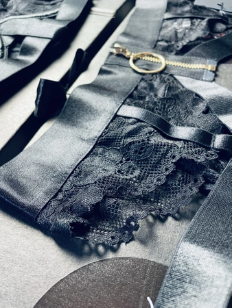 Komplet bielizny damskiej z pasem do pończoch Avior